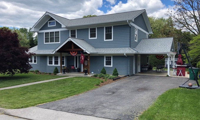Blacksburg Casa | Short walk to Lane Stadium, VT, and downtown Blacksburg!