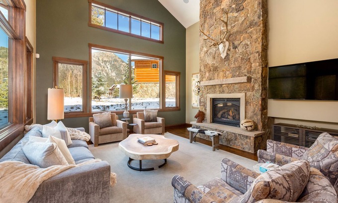 Keystone Casa | Short Walk to River Run, Private Hot Tub, Tons of Sunshine and Natural Light
