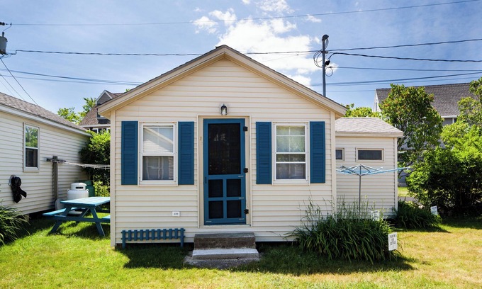 York Beach Cabaña | Short walk to Short Sands and Long Sands Beaches! Affordable vacation in York!