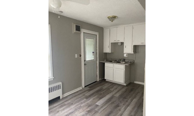 Milwaukee Apartamento | Short walk to stores and restaurants and just 2.5