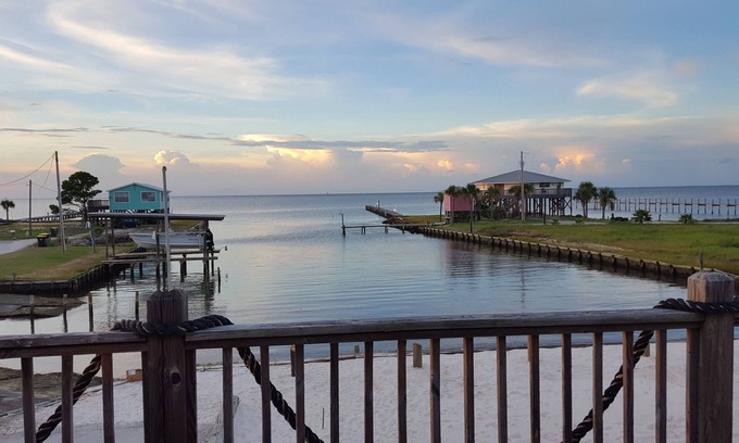 Fort Morgan Pines Casa | Baycation - Frente al mar, lado de la bahía