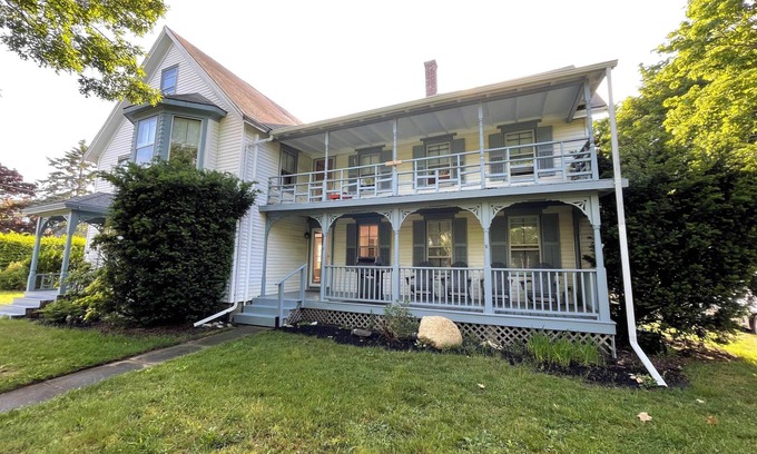 Vineyard Haven Condominio | Short Walk to Town - Nice Comfortable -Reasonable