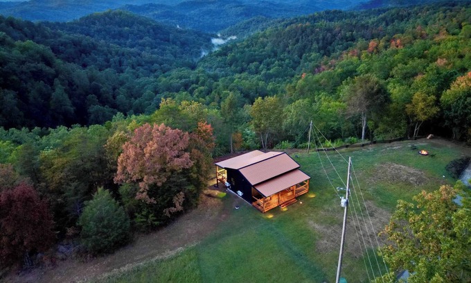 Heidelberg Casa | Shorty’s View| Hot Tub| Ride-In/Off-Road access