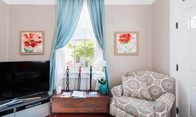 Treme Apartamento | Shotgun Craftman House with Private Patio