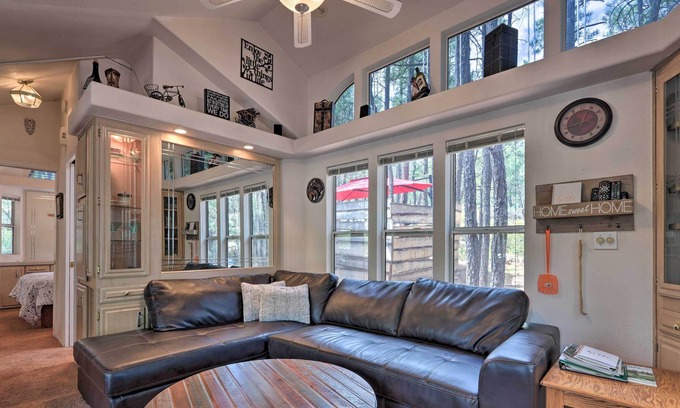 Show Low Casa | ¡NUEVO! Show Low Cabin w / Hot Tub, 13 Mi to Hon-Dah!