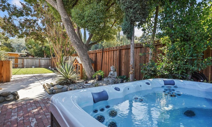 Southwestern Sacramento Casa | Show Stopping Rare Mid Century Modern Eichler Home!