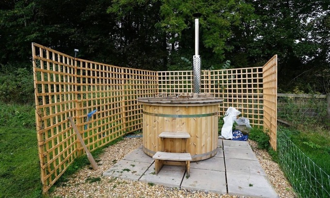 Hawick Cabina | Showman's Hut @ Westcote