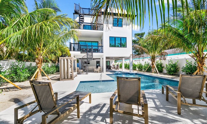 Saint Armands Key Casa | Showstopping home with a Pool, Rooftop Deck, and Games! Sun-Day Style
