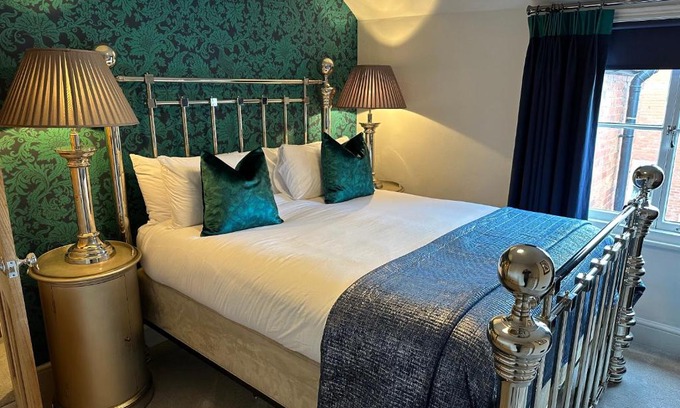 Shrewsbury Casa | Shrewsbury Townhouse - Free Parking