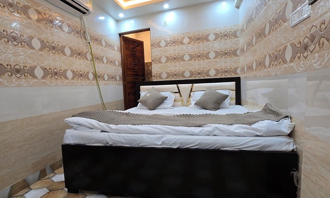 Faizabad Casa | Shri Ganga Palace