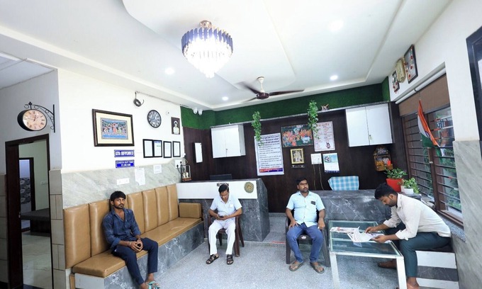 Mathura Hotel | Shri Girraj Residency