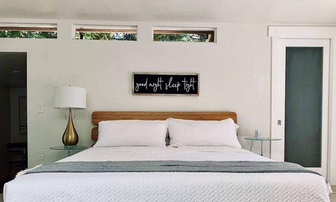 Carmichael Casa | Shurwin Suite 4 · Carmichael Sacramento : Peaceful Modern Cottage