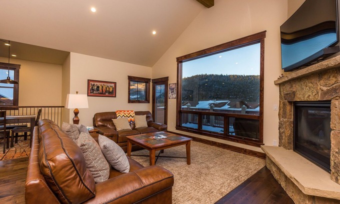 Keystone Casa | Casa adosada de alta gama, Master w / King Bed, lavandería privada y garaje, WIFI gratuito