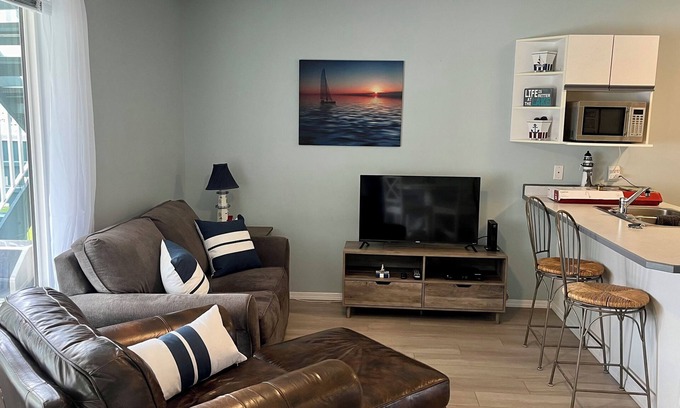 Sicamous Casa | Sicamous Townhouse With Boat Slip. Welcome to the Lake!