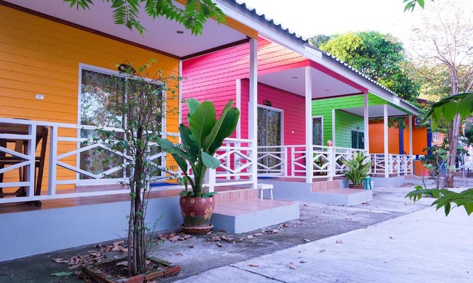 Tha Thaewawong Casa | Sichang Hut