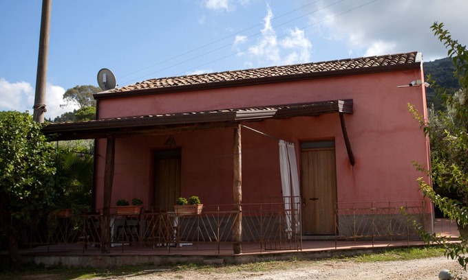Capri Leone Casa | farmholidays Sicilia: CASA Della Palma, casa de campo con piscina pocos minutos del mar