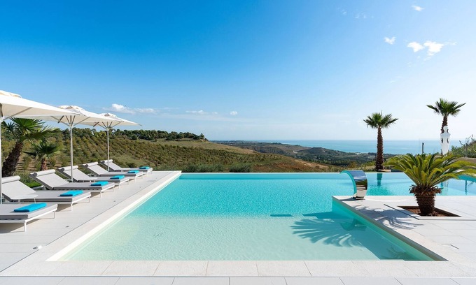 Ribera Villa | Alquiler de villas en Sicilia cerca del mar con piscina, vistas, wifi y aire acondicionado