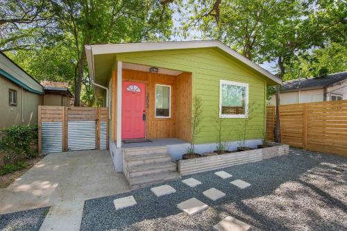 Holly Casa | Side by Side 2 Houses Dtwn , Pool, Walk to Eateries