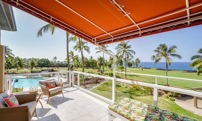 Kailua-Kona Condominio | Side by side penthouse suites with Central Air and unencumbered Ocean Views