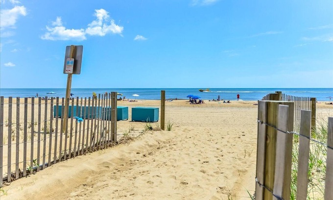 North Ocean City Condominio | Side Ocean Views From Your Private Balcony in Capri, Ocean City!