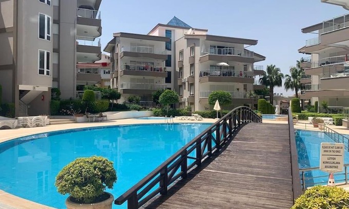 Kemer Mahallesi Apartamento | Side's favorite site, tennis, indoor/outdoor pool.
