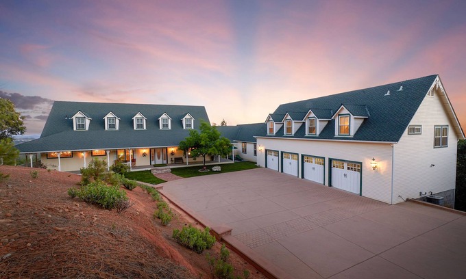 Phoenix Lake-Cedar Ridge Casa | Sierra Estate Retreat Mansion near Dodge Ridge Ski Resort. Better than Tahoe