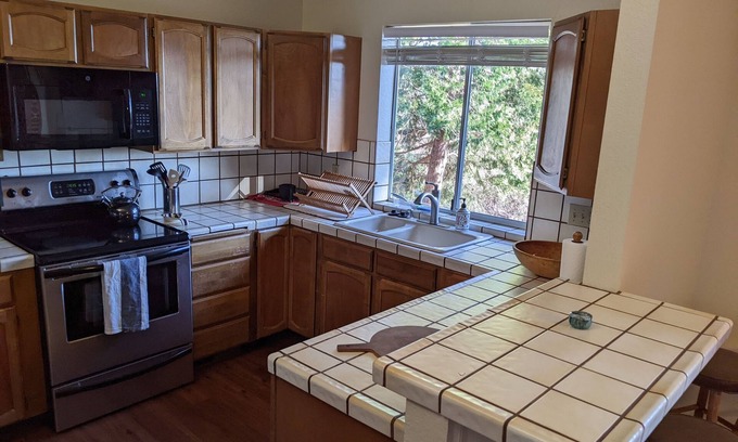 Glencoe Casa | Sierra Foothills Getaway - beautiful deck & views!