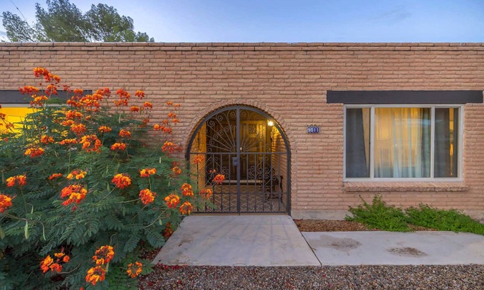Tucson Casa | Sierra Velo -East Tucson Charmer w Pool & Fire Pit