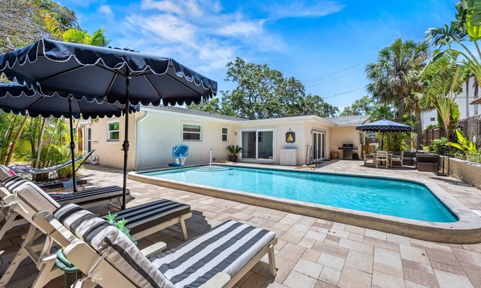 Bay Isle Casa | Siesta Dolce | Luxury Siesta Key Home w/ Private Heated Pool, Close To Beach!