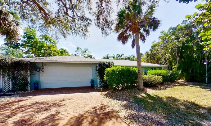Bay Isle Casa | Siesta Key home with private pool, spa, fenced yard, screened lanai, & AC