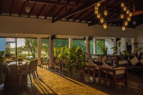 Sigiriya Hotel | Sigiriya Wewa Addara Hotel - Hotel By The Lake