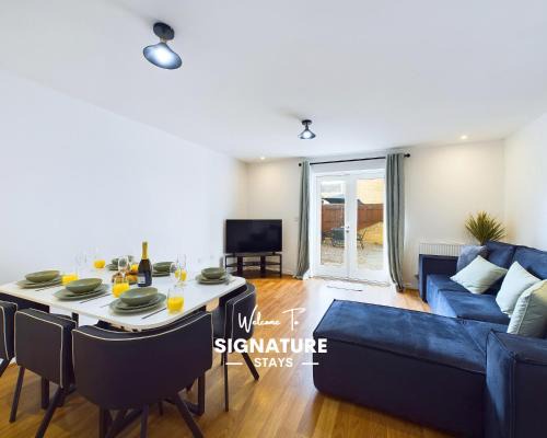 Cheltenham Casa | Signature Stays Accommodation - Cheltenham - Large 4 Bed House With Parking - Racecourse Accommodation