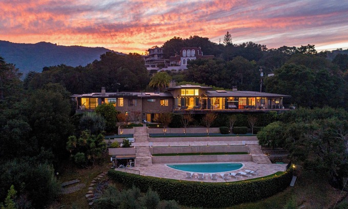 Los Altos Hills Casa | Silicon Valley Mansion in Los Altos Hills-3