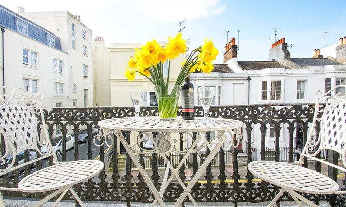 Brighton City Centre Cabaña | Sillwood Balcony Apartment Central by Brighton Holiday Lets