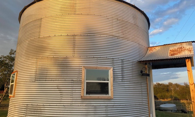Elgin Casa | Silo Del Sol is a unique getaway just outside of Austin.