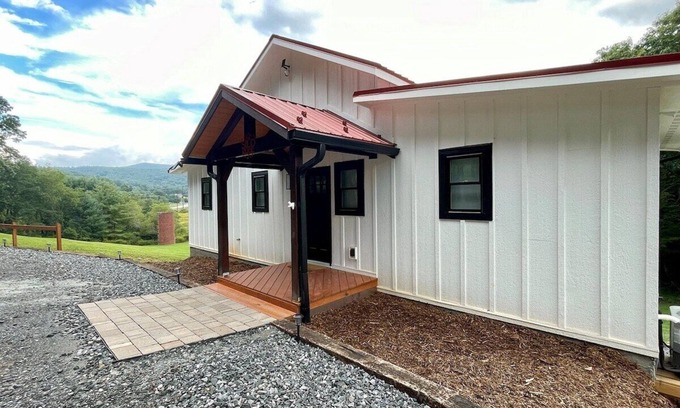 Fleetwood Casa | Creekside, Foosball, Games, Firepit, 2 ensuites main level