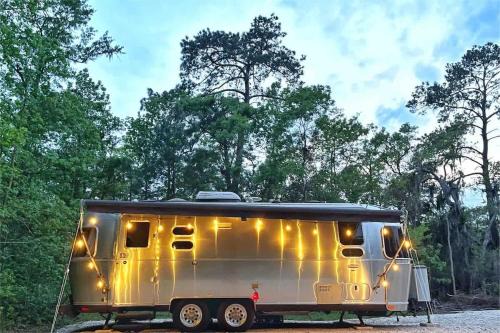 Savannah Otro | Silver Belle Airstream Glamper Near Tybee & City