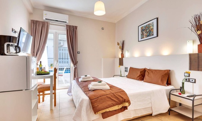 Platia Viktorias Apartamento | Silver Hotel Athens Double Room with Balcony