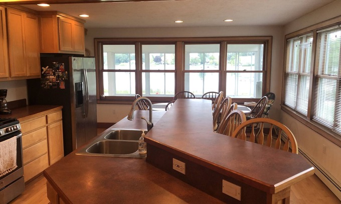 Traverse City Casa | One-of-a-Kind 900 'frente privado de 5 + Acres Silver Lake
