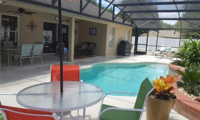 Leesburg Casa | Silver Lake Area Pool Home