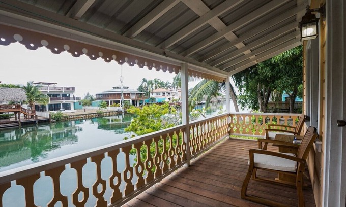 Placentia Cabaña | Silver Leaf Cabana 1-Bedroom Cottage on the Water