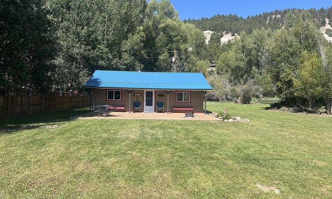 Lake City Cabina | Silver Lining - Great Cabin on a Quiet Street Adjacent to Pete's Lake Trailhead