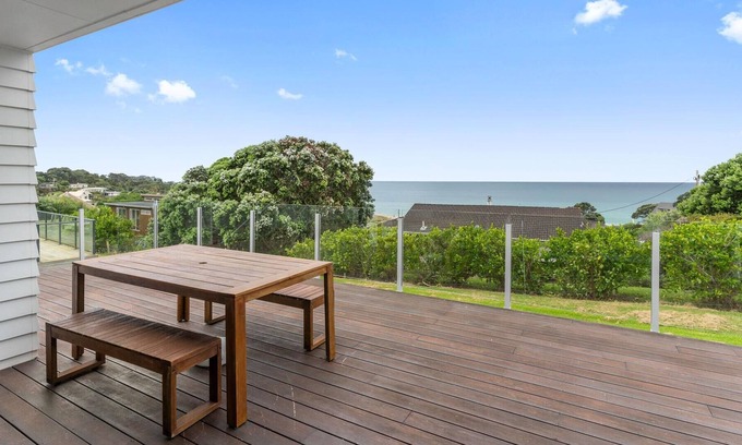 Langs Beach Casa | Silver Seas - Modern, sunny holiday home with sea views and self-contained studio