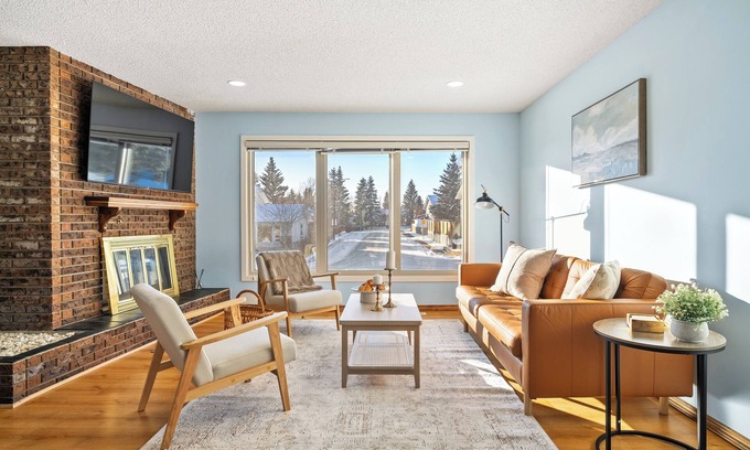 Northwest Calgary Casa | Silver Springs Family Retreat