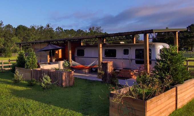 Fairhope Casa | Silver Star Glamping at its best ! Huge 30ft Airstream with everything and more