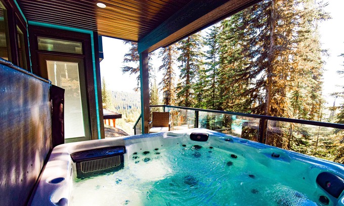 Silver Star Mountain Chalet De Esquí | Silver Star Paradise, 3 bedrooms, Sleeps 10 with private Hot Tub Ski in/out