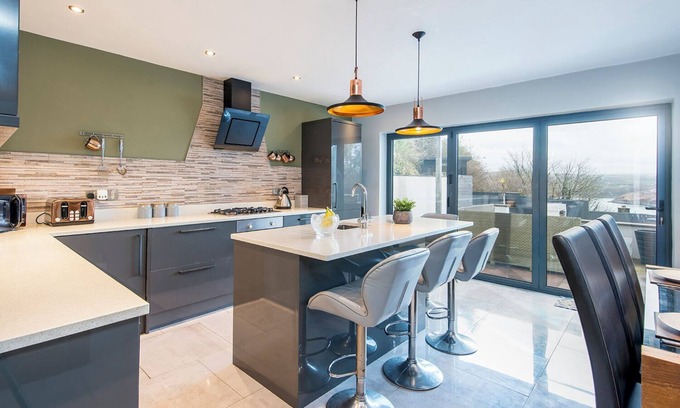 Goodwick Casa | Silver Stream, Holiday Property Goodwick, nr. Fishguard, Sleeps 8, 4 bedrooms, bathrooms