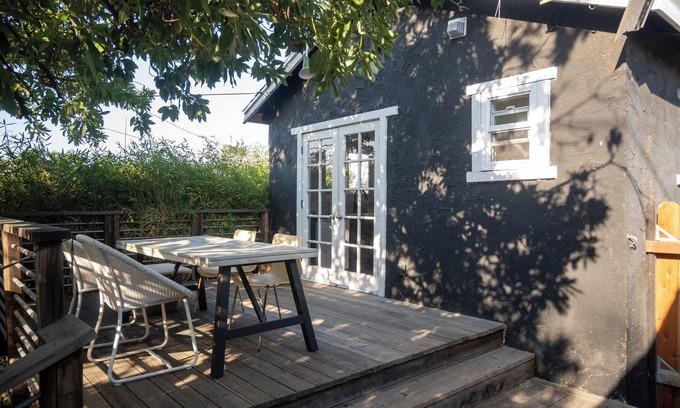 Silver Lake Casa | Silverlake's Bali Bungalow - ideal location, private balcony, A/C, free laundry!
