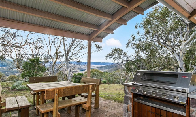 Crackenback Apartamento | Silvertop Apartment capturing the beautiful mountain and lake views