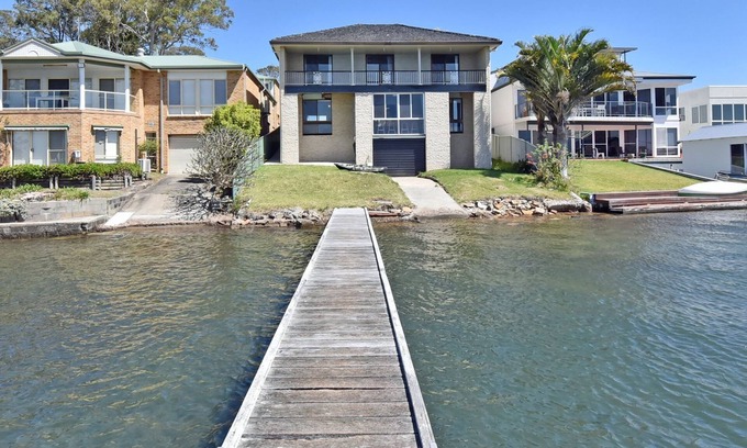 Silverwater Casa | Silverwater Serenity Shores Absolute Waterfront On The Lake